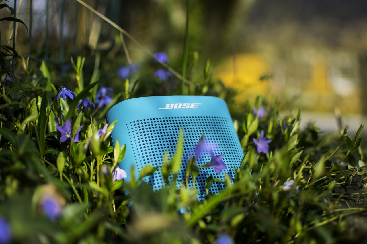 5 Speaker Bluetooth Portable untuk Aktivitas Outdoor yang Tahan Air dan Baterai Awet