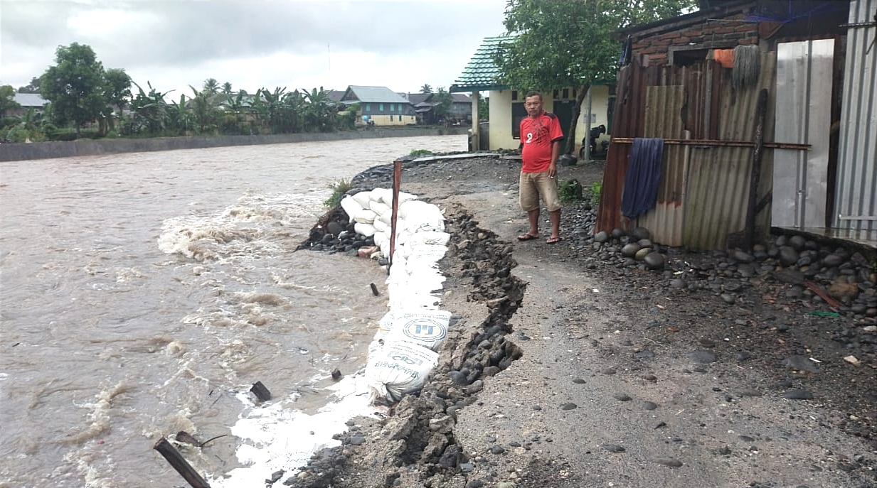 Dinding Sungai Way Krui Kian Tergerus, Proposal Perbaikan Diajukan, Hasilnya 