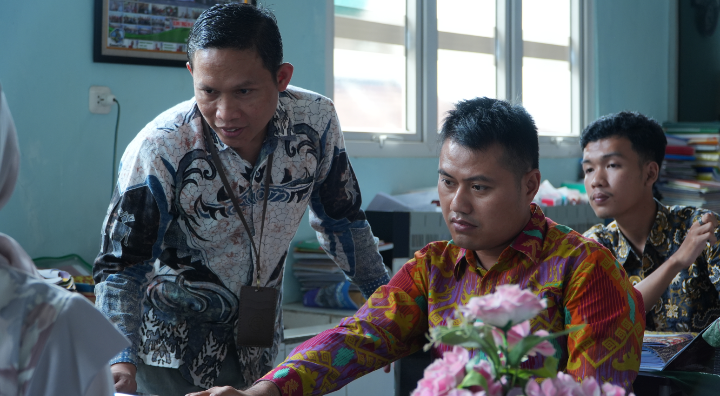 Dosen dan Mahasiswa Universitas Teknokrat Indonesia PKM di SMAN Muhammadiyah 1 Kota Agung 