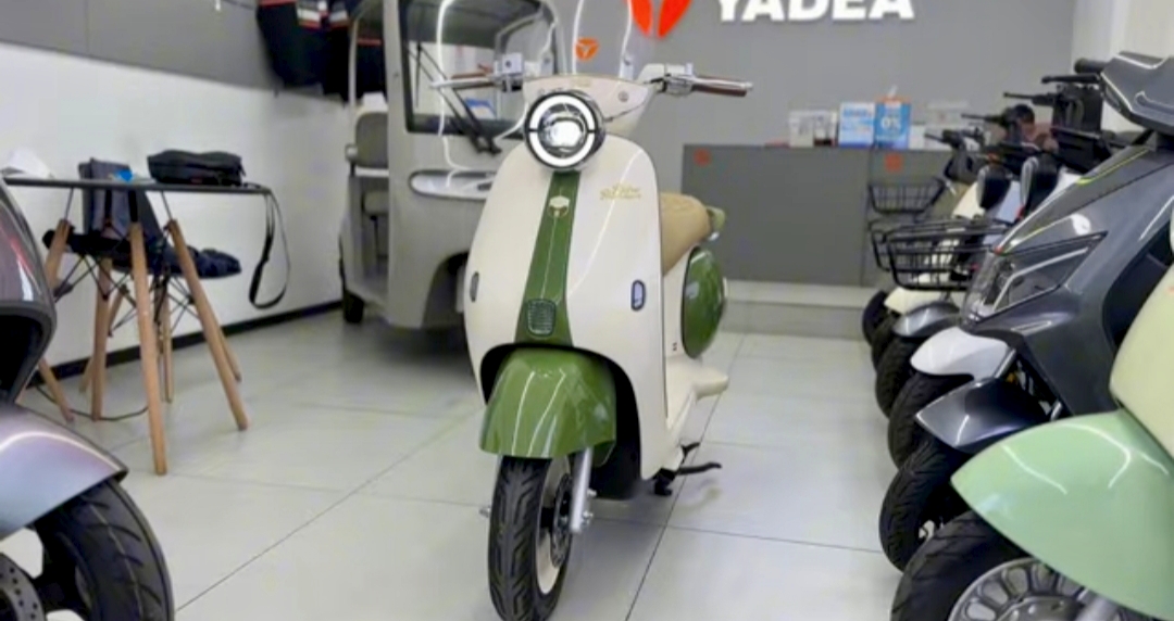 Empat Motor Listrik Khusus Cewek Indonesia Dengan Harga OTR Dibawah Rp 15.000.000, Look Futuristik & Ringan ! 