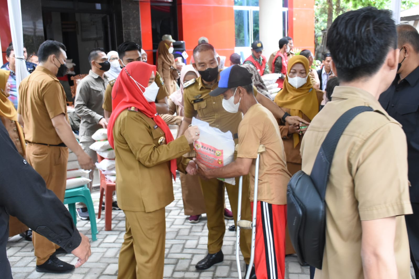 Pemkot Bandar Lampung Bagi Beras dari Baznas