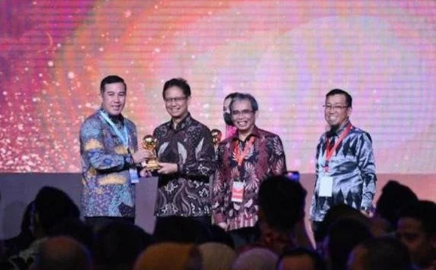Wapres Berikan Penghargaan Pemda Berstatus UHC, Dua Kabupaten Dari Lampung 