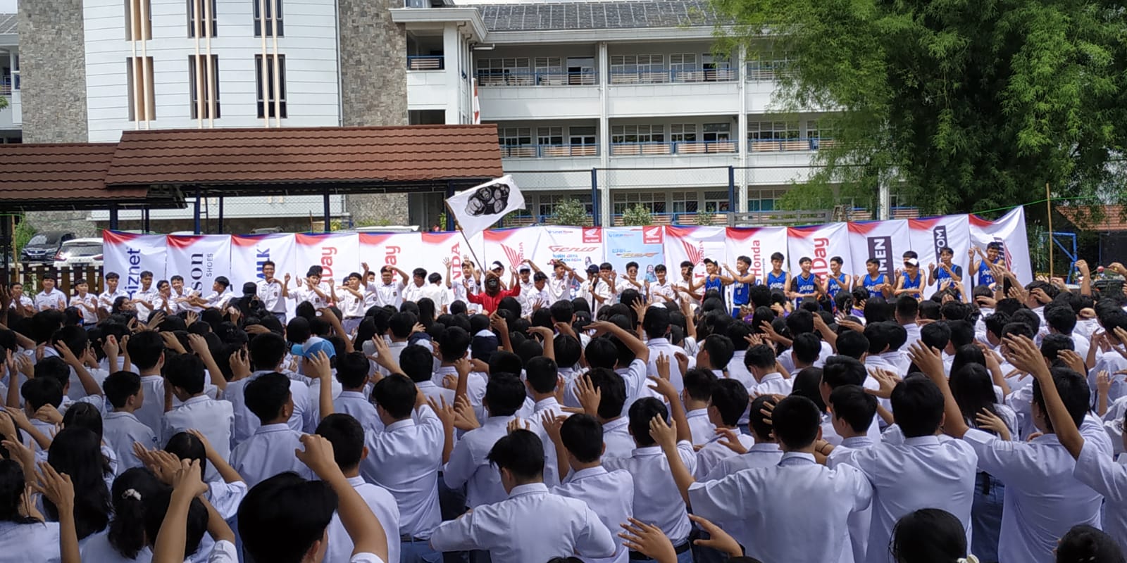 SMA Xaverius Buka Roadshow Perdana Honda DBL with Kopi Good Day 2023 Lampung Series