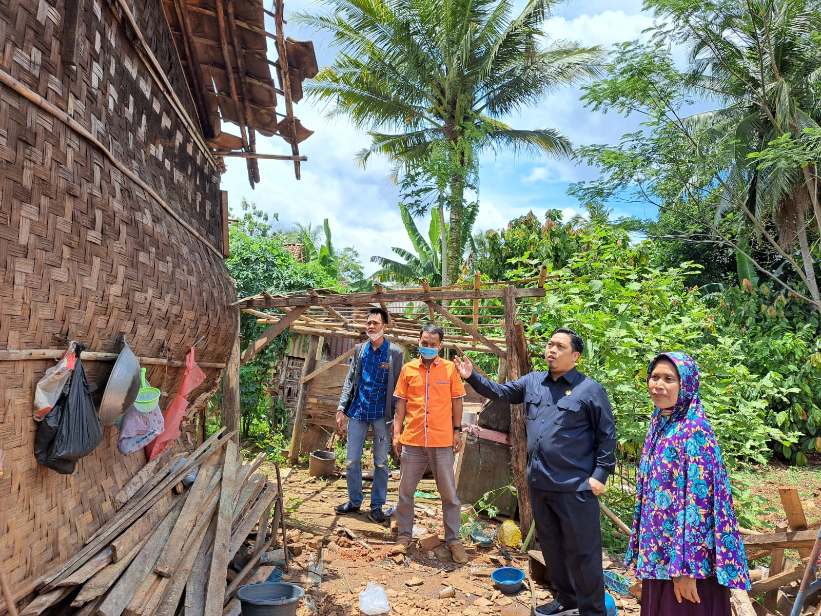 Dua Desa Terdampak Puting Beliung di Lampung Utara, Anggota DPRD Salurkan Bantuan Kedaruratan