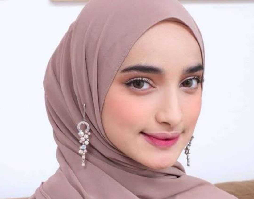 3 Aksesoris Hijab yang Bikin Penampilan Lebaran 2024 Jadi Lebih Cantik Maksimal 