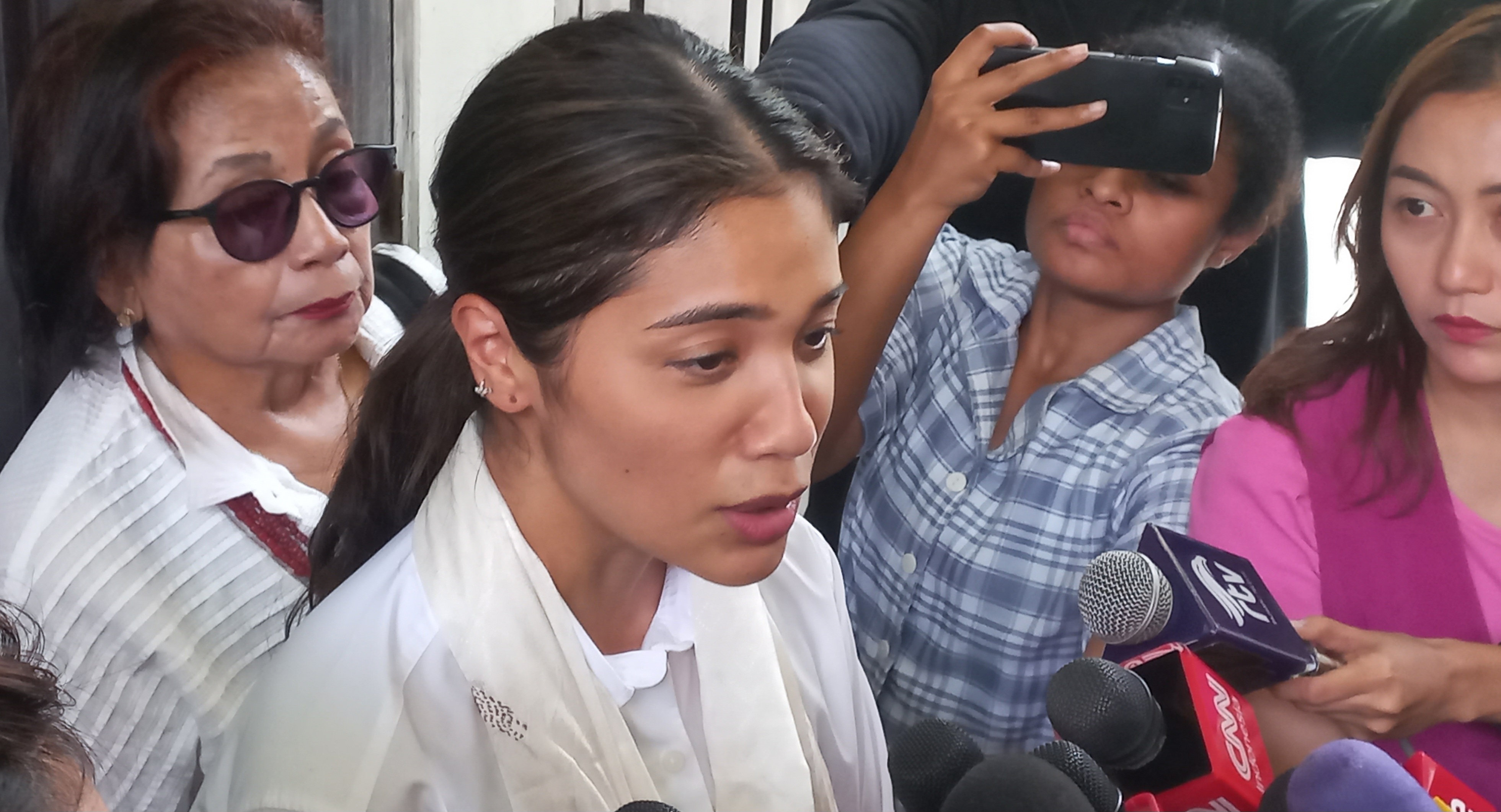 Hakim Tolak Praperadilan Nadiem Makarim, Sang Istri Franka Franklin Tak Kuasa Menahan Tangis di Persidangan