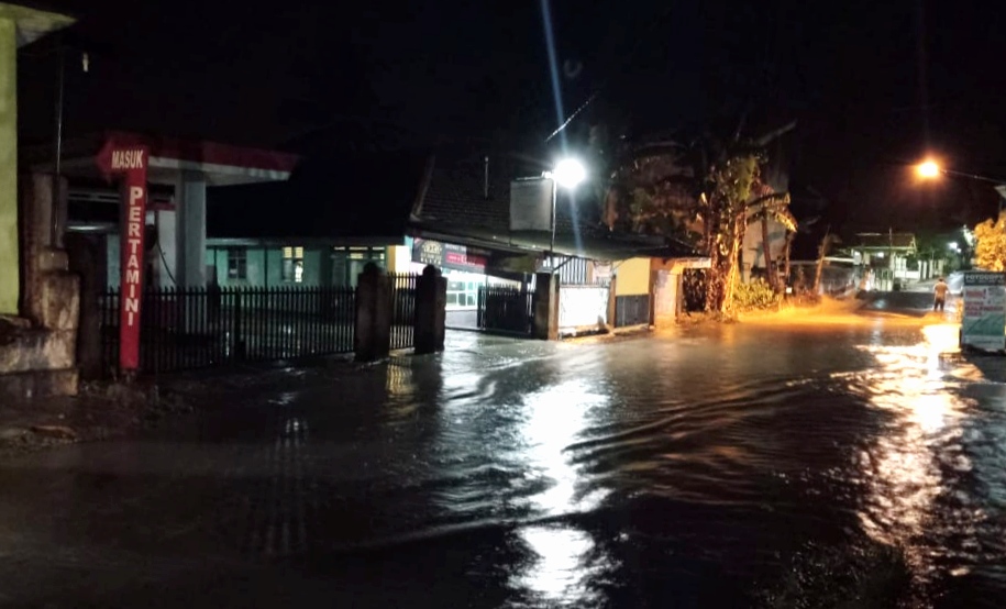 Hujan Deras, Jalan dan Pemukiman di Pringsewu Tergenang 