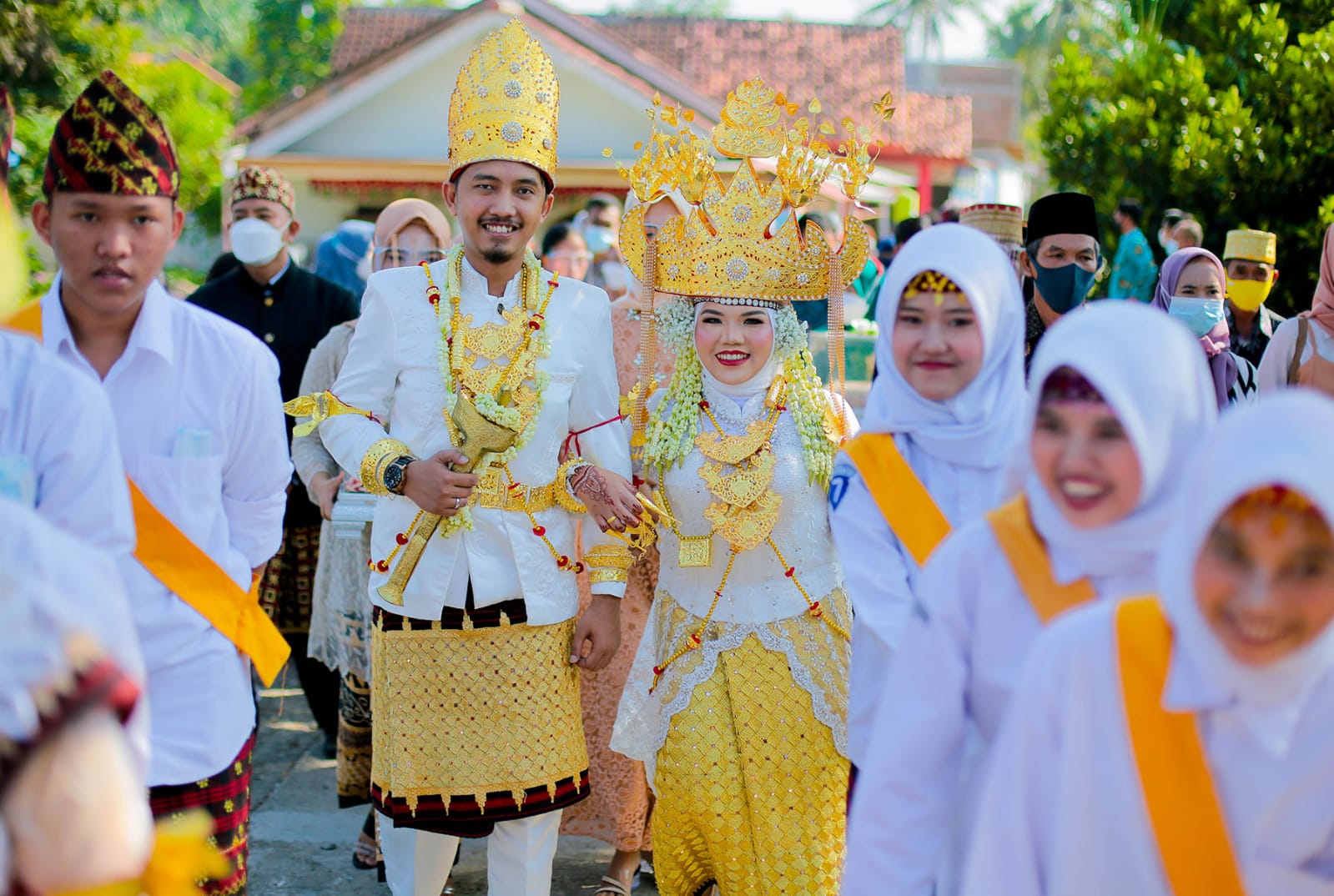 Yuk, Mengenal Pakaian Adat Lampung, Lengkap dengan Aksesorisnya