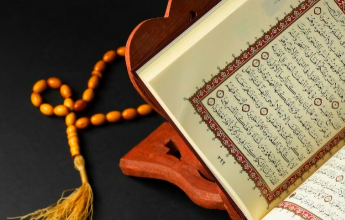 Hukum Memegang Al Quran Tapi Belum Wudhu, Begini Penjelasan Ustadz Abdul Somad