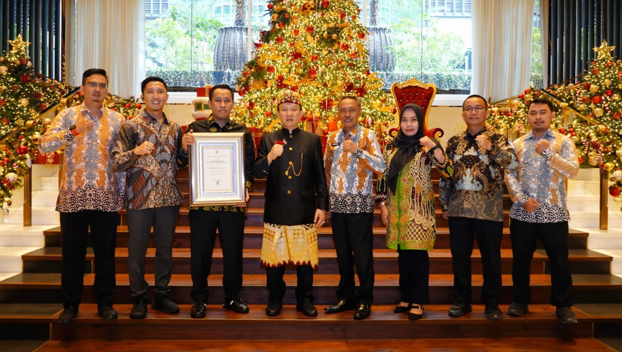 Pj Bupati Pringsewu Lampung Terima Penghargaan STBM Award 2024