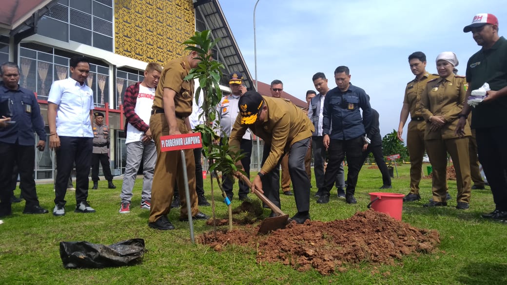 Kurangi Dampak Emisi Karbon, PT BTB Toll Tanam Seribu Pohon Untuk Penghijauan di Rest Area Tol Bakter