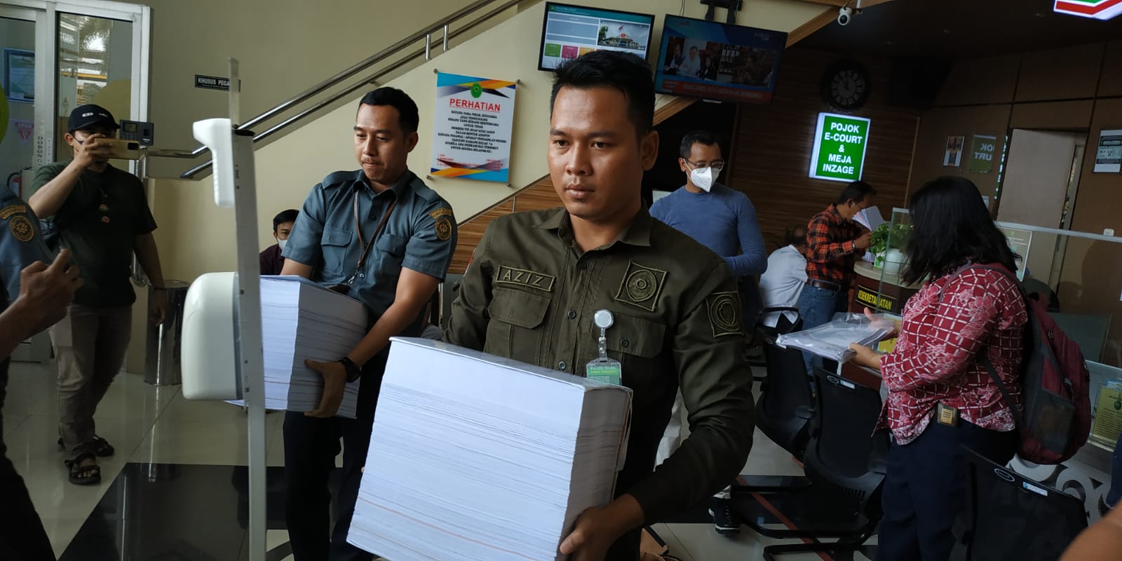 Berkas Karomani Cs Setebal Dua Jengkal Dilimpahkan ke PN Tipikor Tanjungkarang