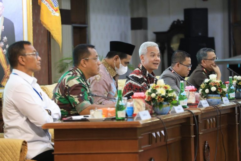 Gubernur Jawa Tengah Ajak Pejabat Gelar Doa Bersama Saat Rapat