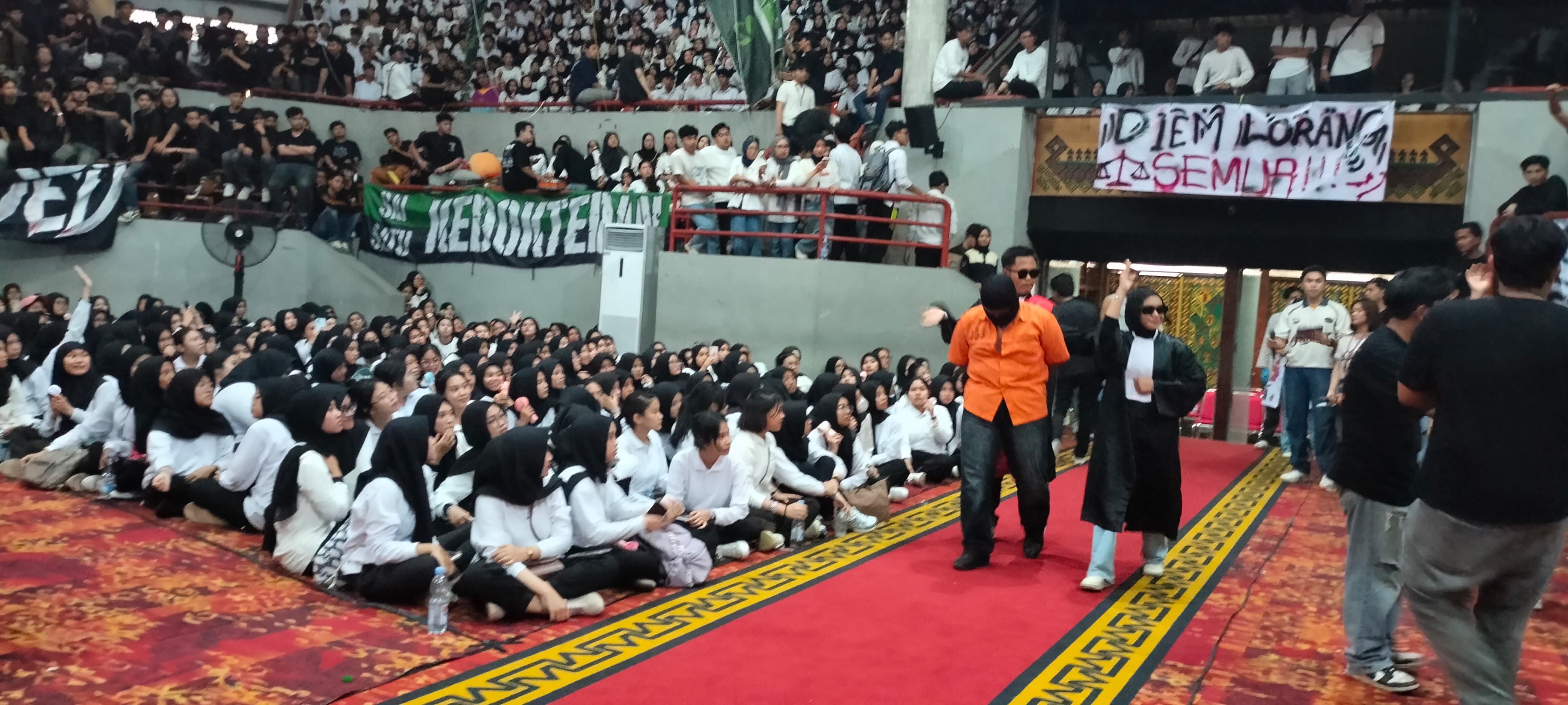 Ribuan Mahasiswa Universitas Lampung Tergabung Dari Berbagai Fakultas Tampil Percaya Diri Dalam Parade Unila 