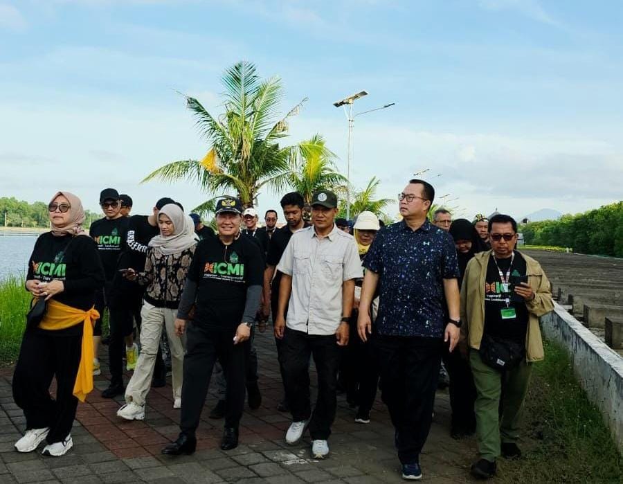 Rektor Teknokrat Tanam Mangrove di Bali Bersama ICMI, Dorong Mitigasi Bencana dan Adaptasi Iklim