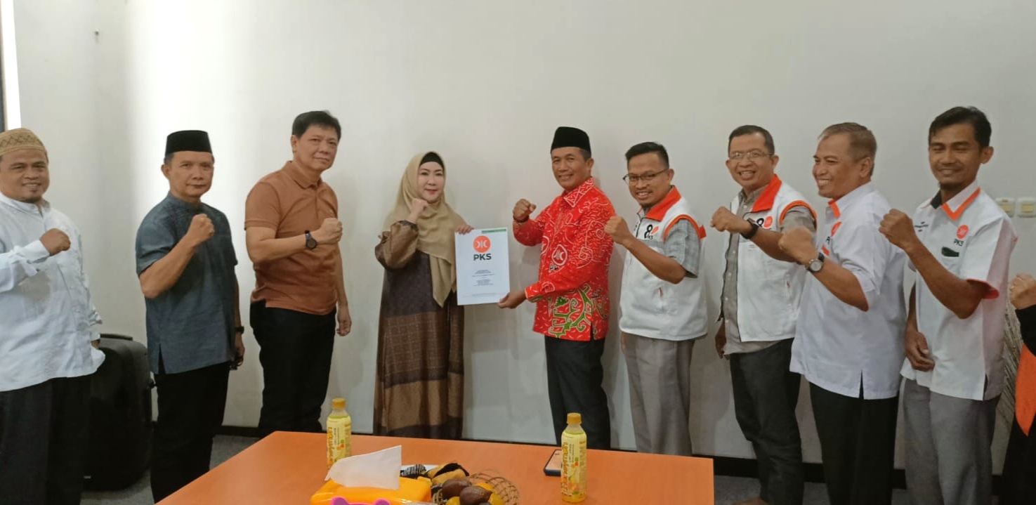 Surat Rekomendasi Keluar, PKS Tanggamus Dukung Bacalon Bupati Dewi Handajani untuk Pilkada 2024