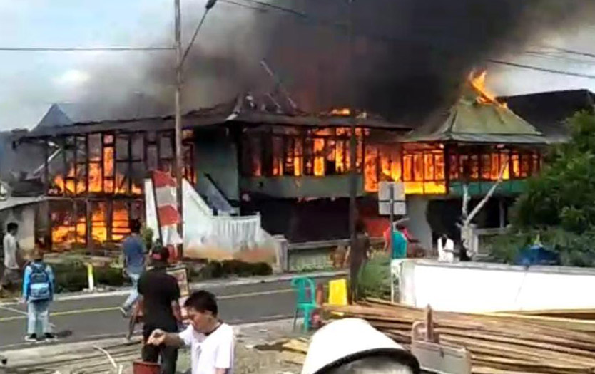 BREAKING NEWS: Kebakaran Hanguskan Rumah di Belalau