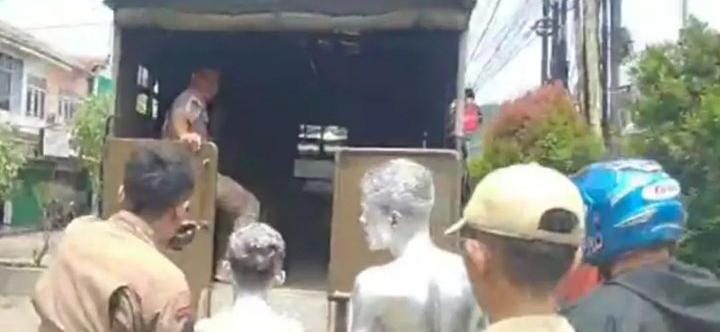 Fenomena Manusia Silver Marak Jelang Jumat, Satpol PP: Jangan Diberi Uang di Jalan