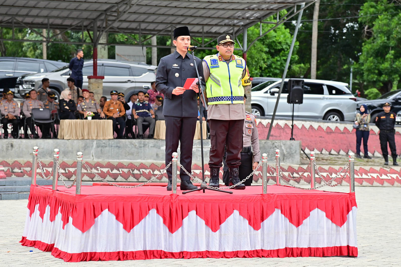 Sampaikan Amanat Kapolri, Bupati Egi Inspektur Apel Gelar Pasukan Operasi Ketupat 2025