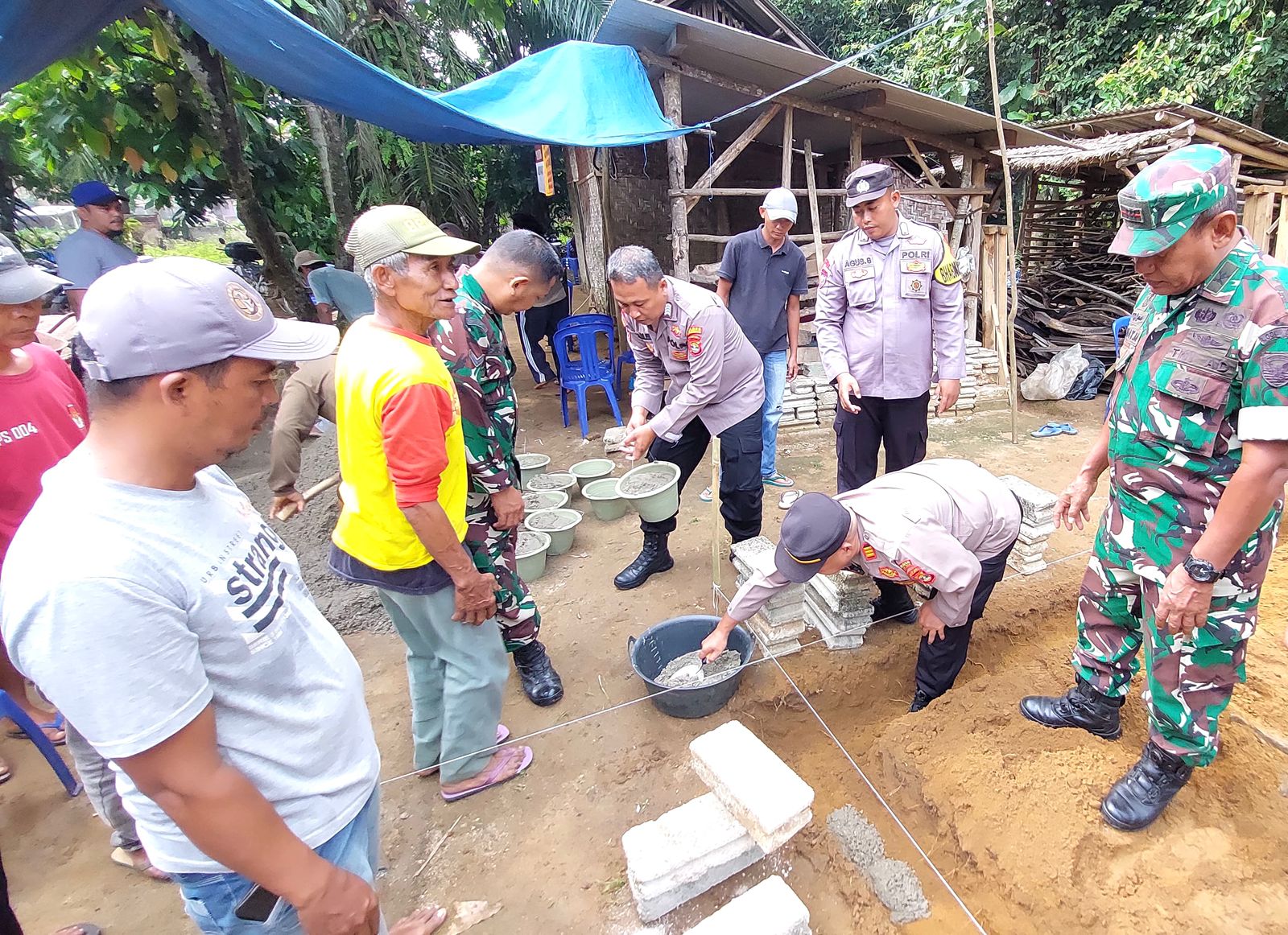 Sinergi TNI-Polri dan Masyarakat di Lampung Tengah Sulap Rumah Reyot Jadi Hunian Layak Huni