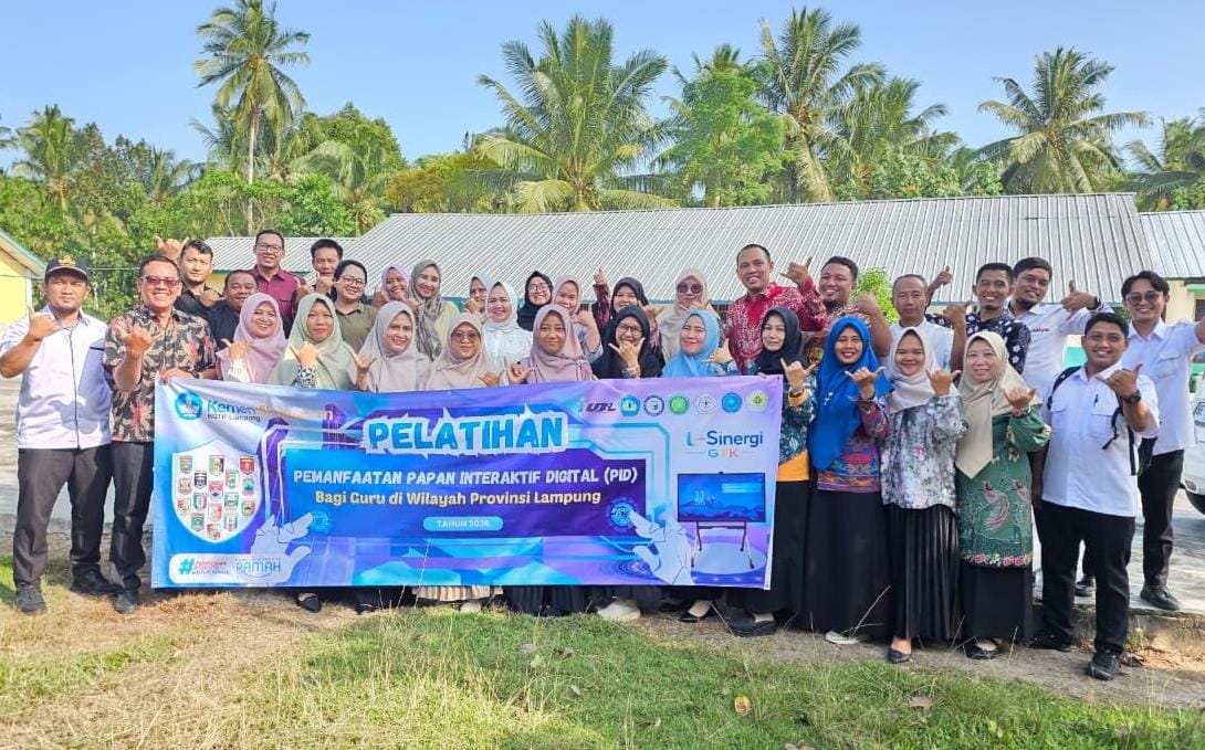 Program Kampus Berdampak, Universitas Teknokrat Latih Guru Manfaatkan Papan Interaktif Digital