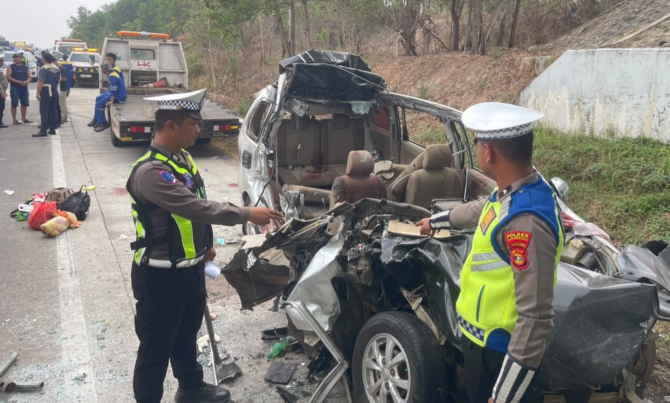 Diduga Micro Sleep, Enam Orang Tewas Dalam Kecelakaan Maut di Tol Terpeka Tulang Bawang Barat 