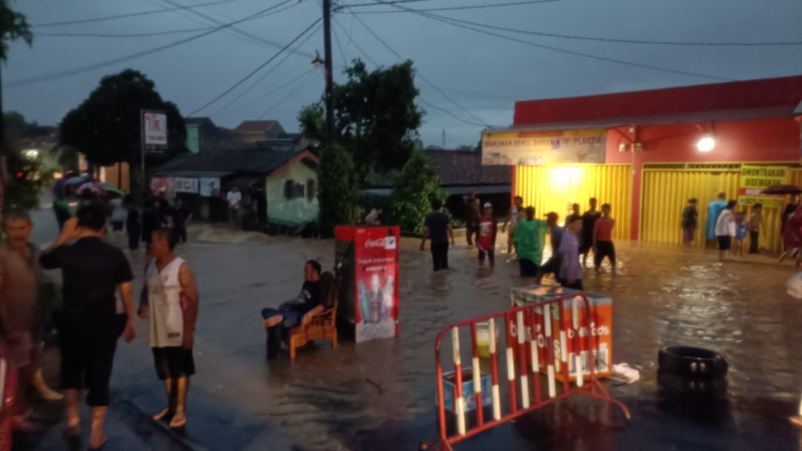 Diterpa Hujan Lebat, Belasan Rumah Warga di Raja Basa Terendam Banjir