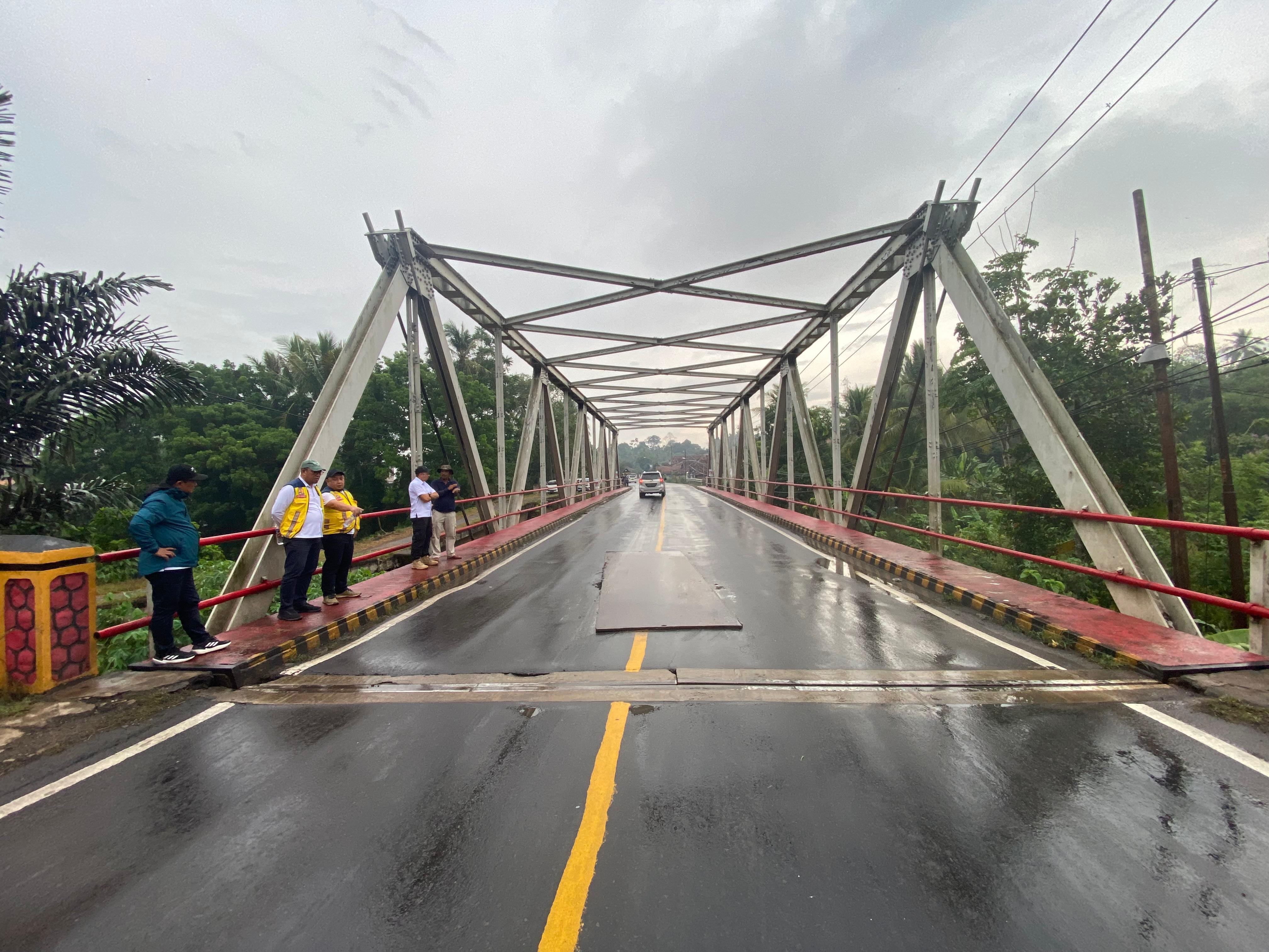 Jembatan Way Abung Bolong, BPJN Pasang Plat Besi 