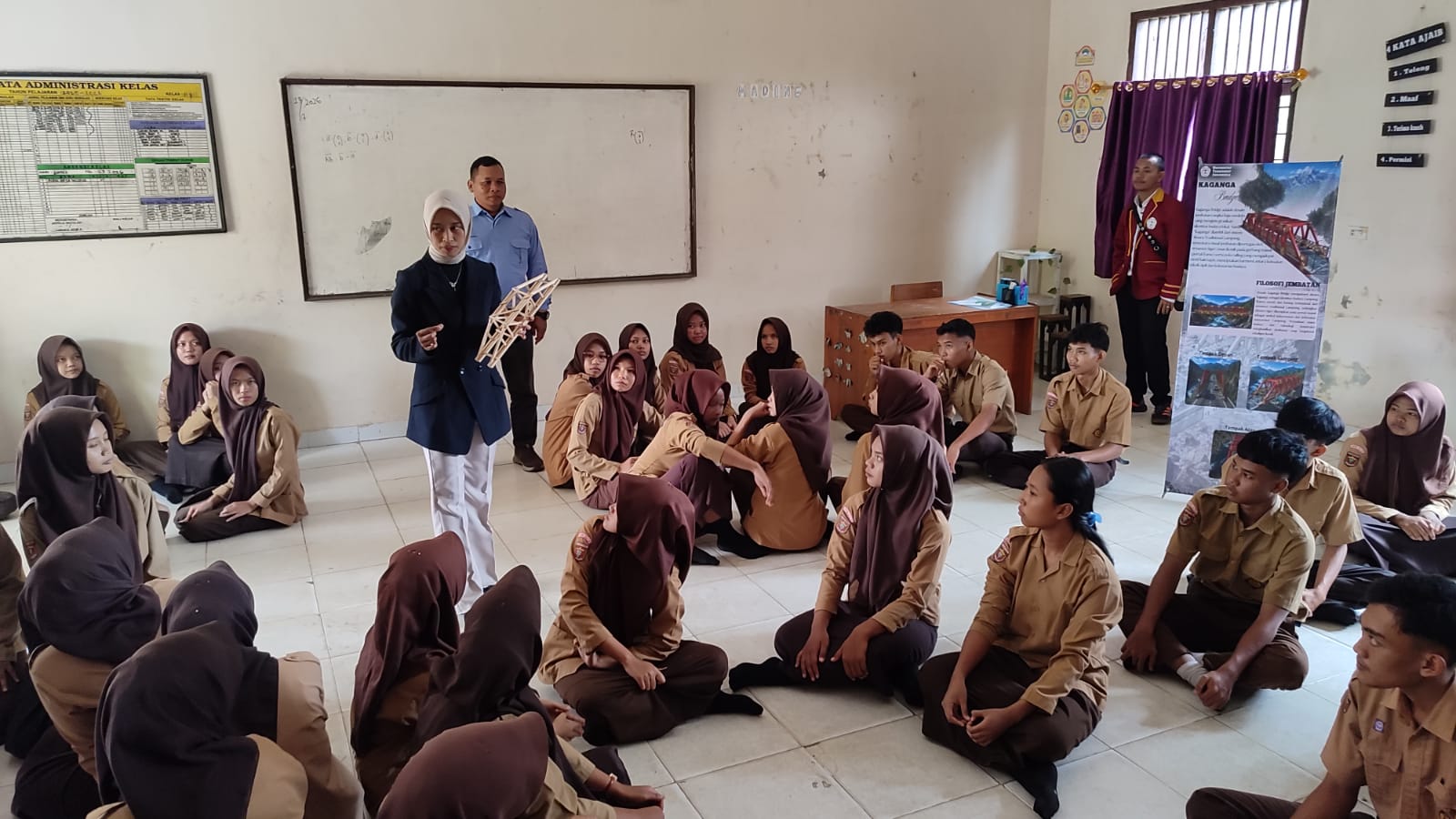 Asah Nalar Rekayasa Sejak SMA, Teknokrat Latih Siswa Bangun Jembatan dari Stik Es Krim