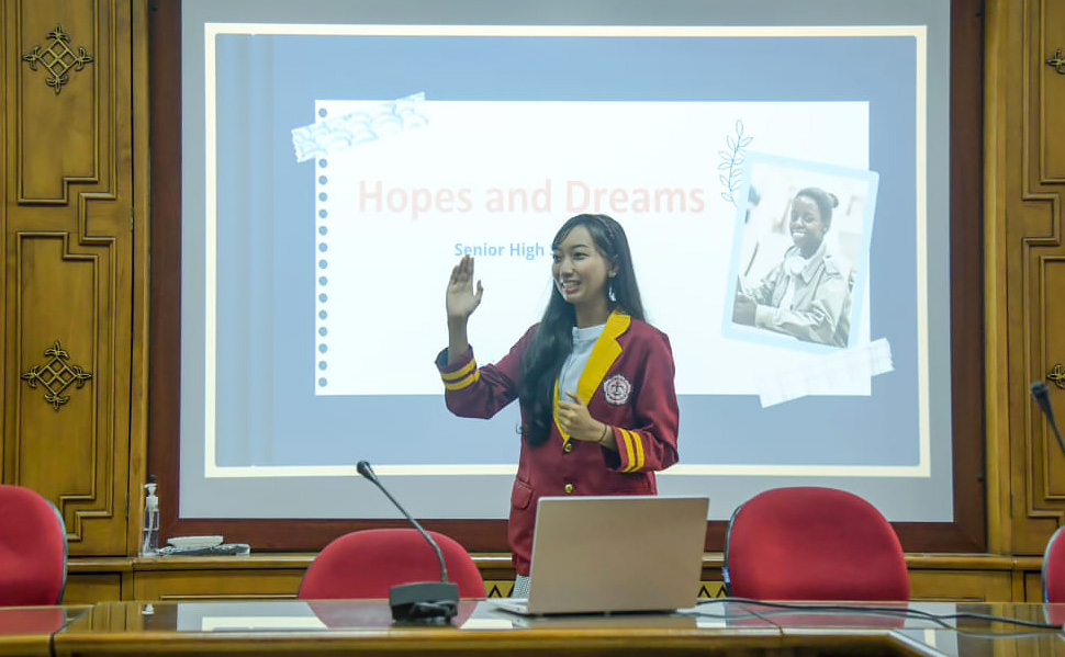 Mahasiswa Pendidikan Bahasa Inggris Universitas Teknokrat Indonesia, Maria Niken Pangesti berhasil meraih juar