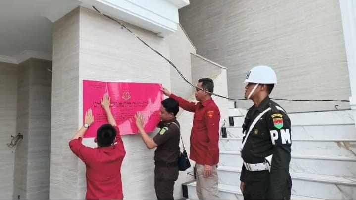Kasus Korupsi Proyek Spam, Kejati Lampung Segel Rumah Eks Bupati Pesawaran Dendi Ramadhona