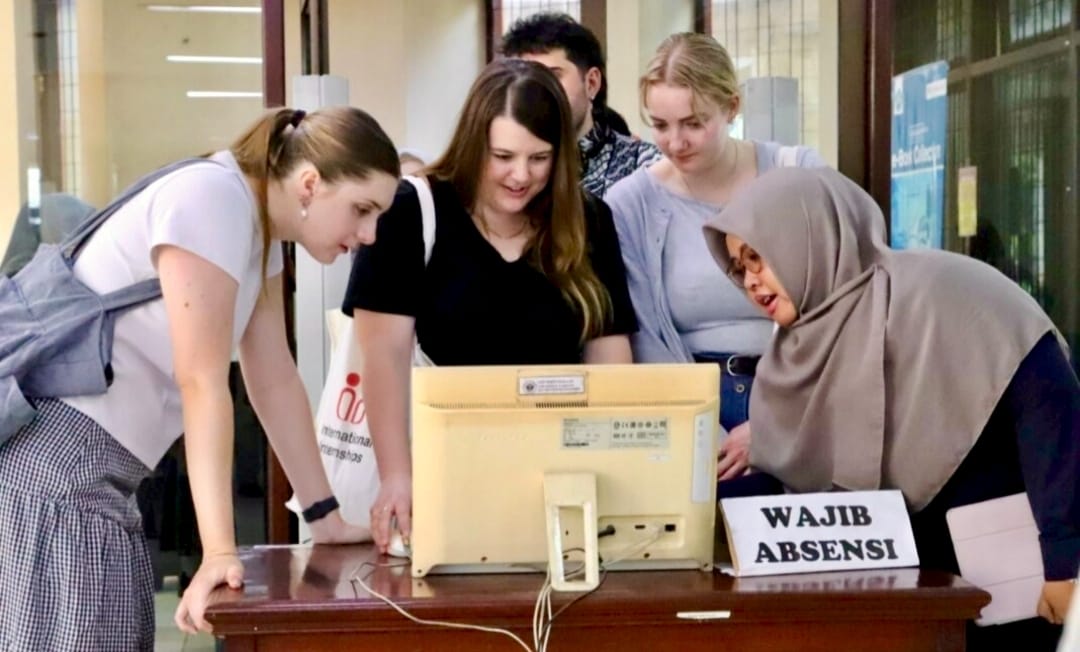 Enam Mahasiswa Australia Kunjungi Fisip Unila Dalam Program Cultural & Study Visit 2025 