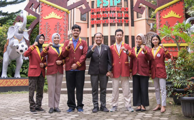 Mahasiswa Universitas Teknokrat Indonesia Borong Juara Nasional Lomba Bahasa Inggris 