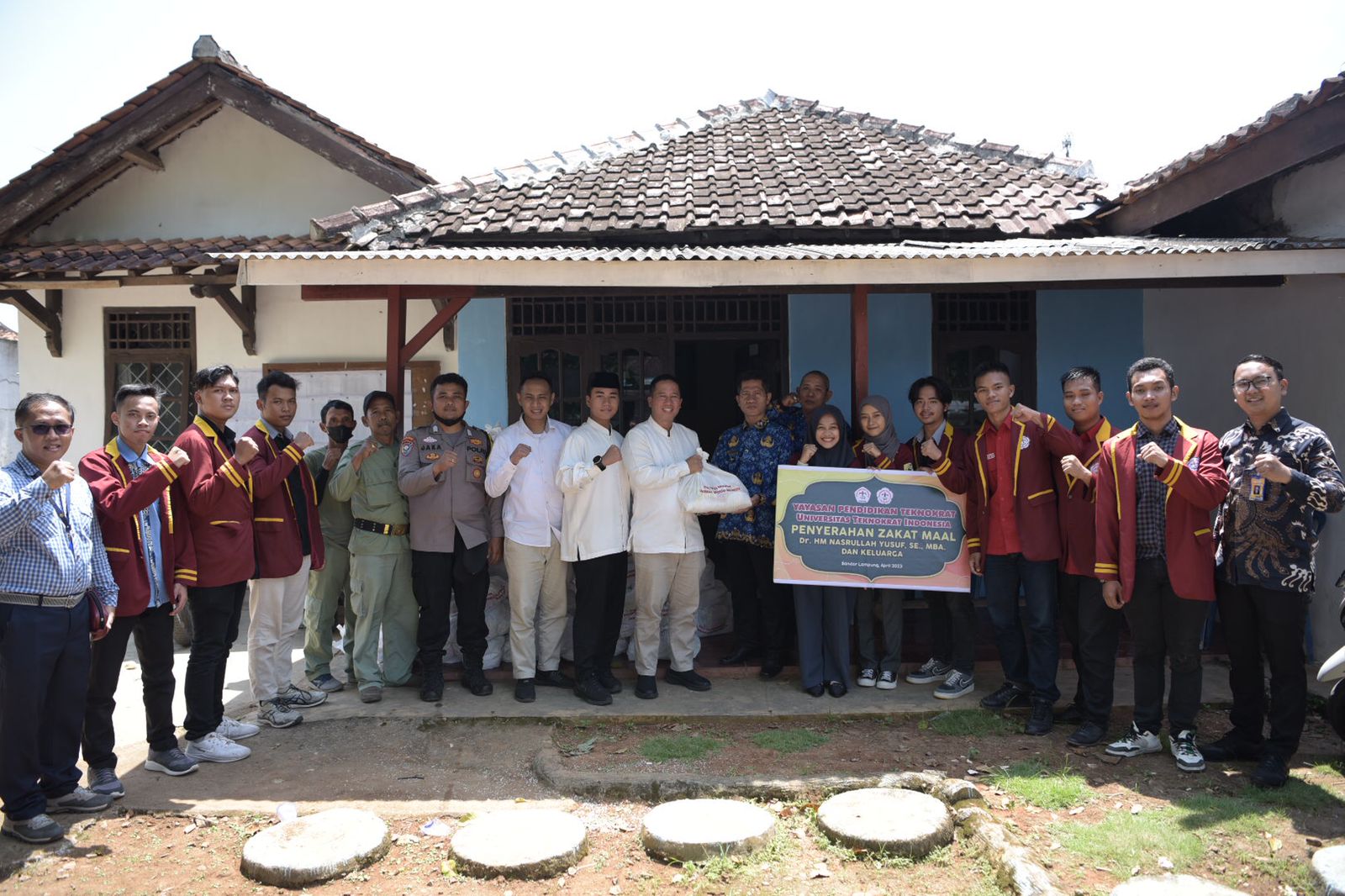 Universitas Teknokrat Indonesia Serahkan Bantuan 1.000 Paket Sembako untuk Masyarakat