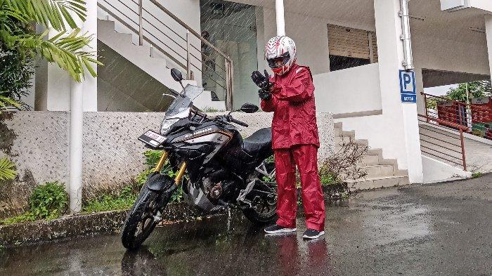 Safety Riding: Tips Berkendara Aman Saat Hujan