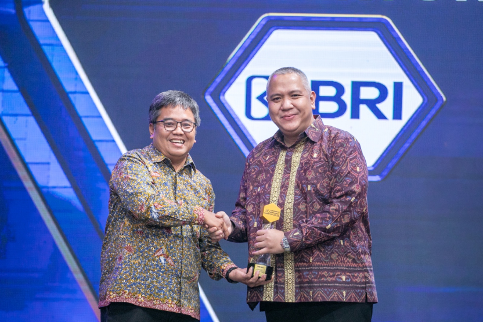 BRI Raih Penghargaan Anugerah Penggerak Sektor Keuangan atas Inisiatif Holding Ultra Mikro