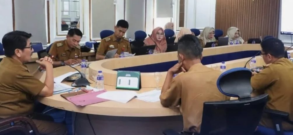 Bupati Lampura Hamartoni Pimpin Rapat Pembahasan RPJMD