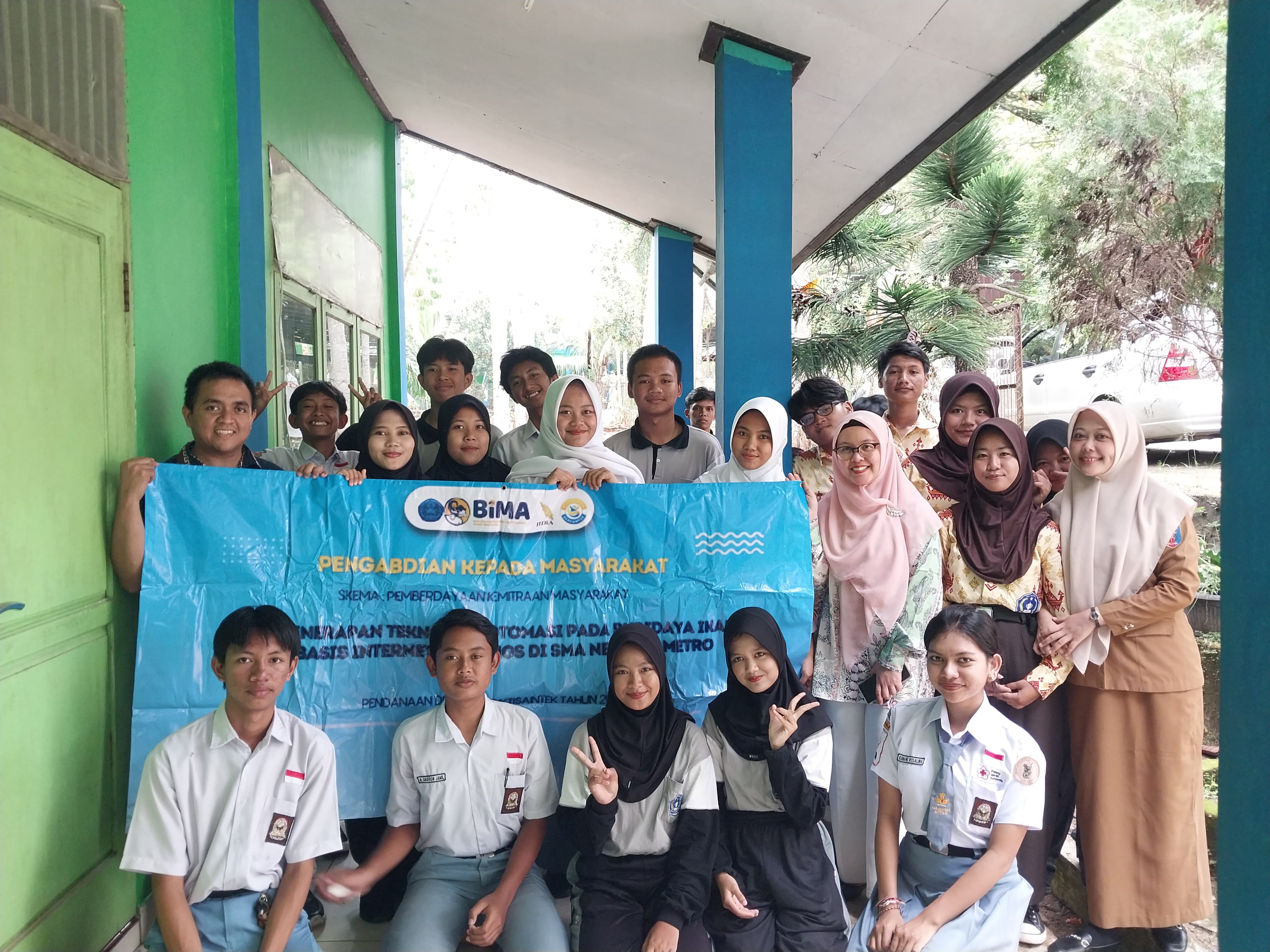 ITERA Berdayakan Siswa SMAN 6 Metro Kembangkan Budidaya Ikan Bioflok Berbasis IoT