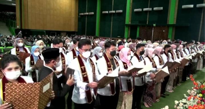 92 Dokter Muda Diambil Sumpah, Beragam Tantangan Akan Dihadapi