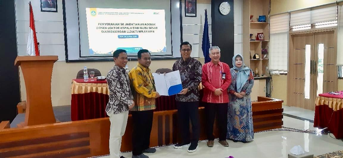 Dua Dosen Teknokrat Resmi Terima SK Lektor Kepala 