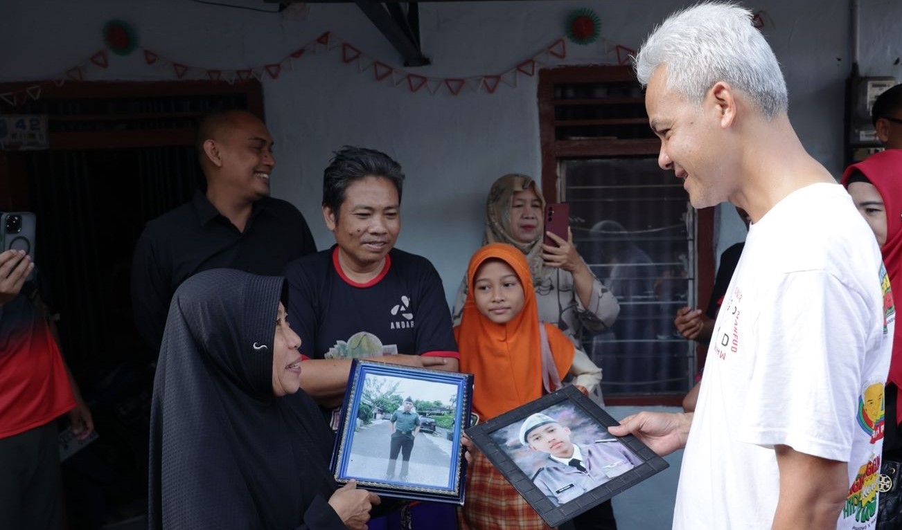 Ganjar Pranowo Bertemu Orang Tua Alumni SMKN Jateng, Cerita Anaknya jadi TNI