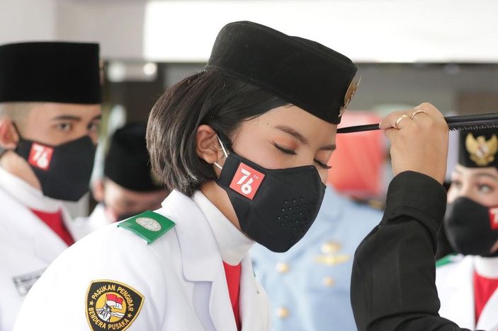 Profil Valentina Dyastika, Siswi Pembawa Baki Bendera Merah Putih Pada Upacara HUT ke 77 RI di Istana Negara