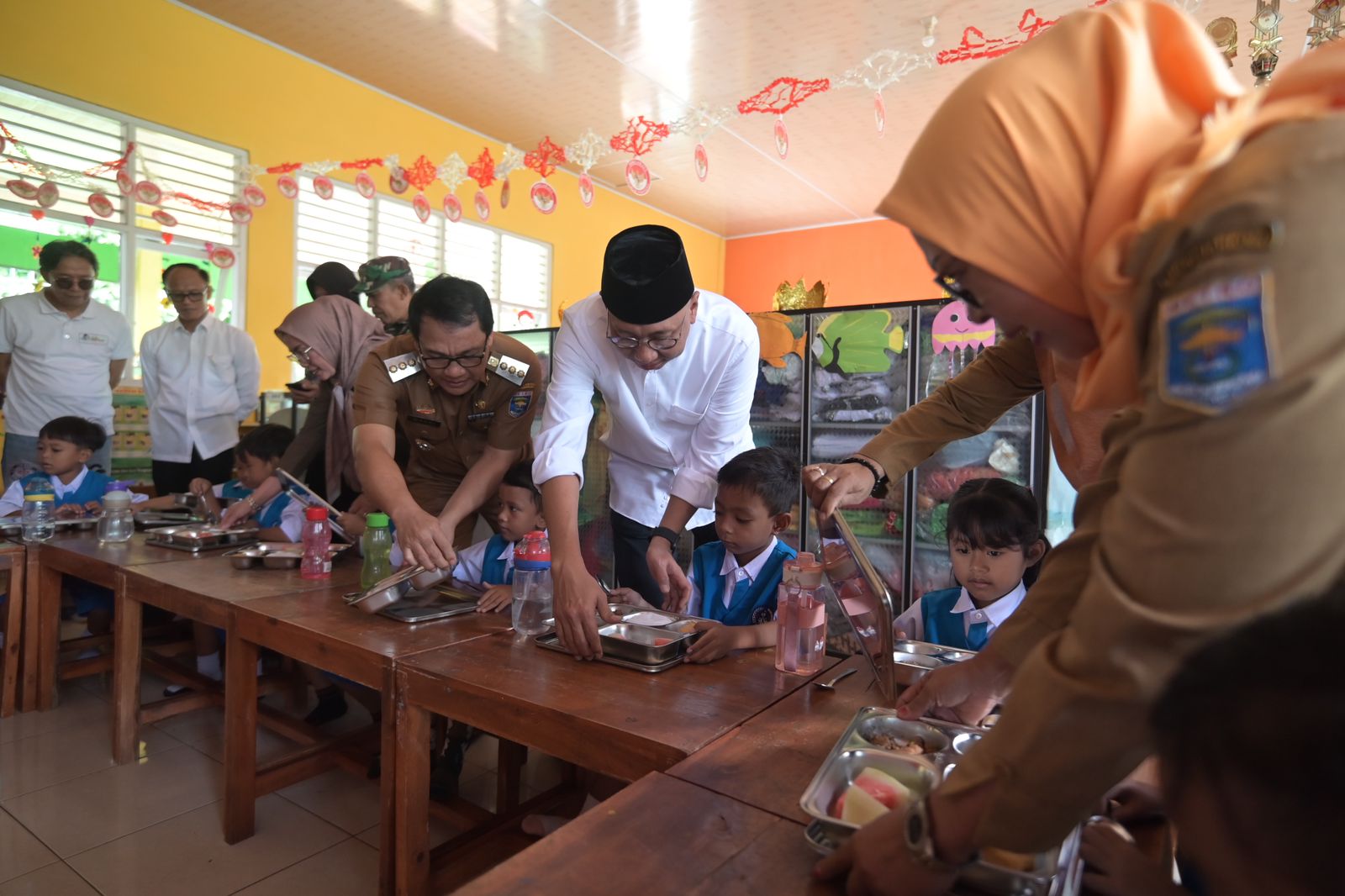 Libatkan Disabilitas, MBG di Metro Buat Gubernur Terpilih Takjub: Ini Contoh Kolaborasi Lintas Elemen