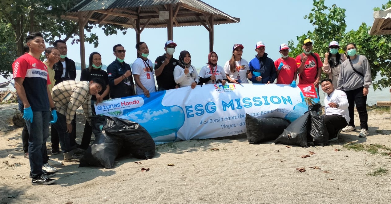 TDM Honda Gelar Aksi Bersih Pantai Bersama Jurnalis dan Vlogger Lampung 