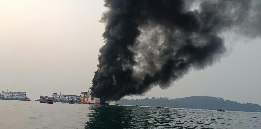 KMP Batu Mandi Rute Bakauheni–Merak Terbakar, Korban Penumpang Masih Didata