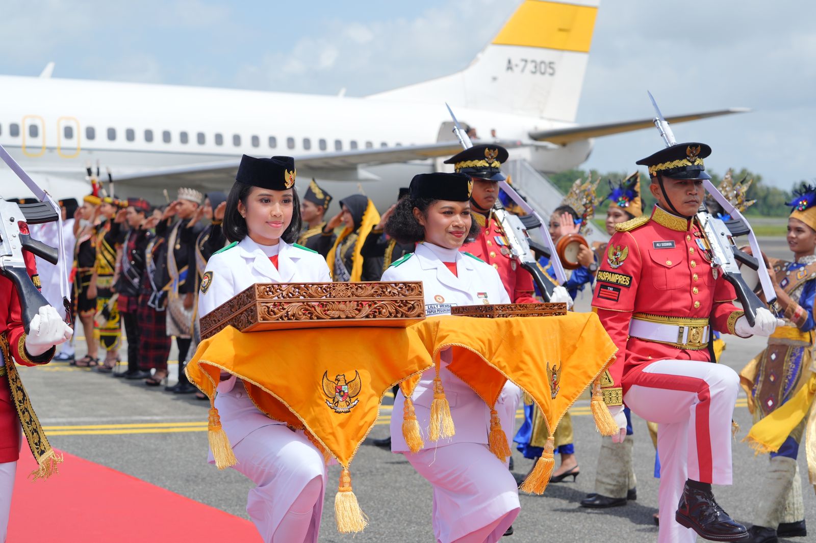 Kepala BPIP Sambut Kedatangan Duplikat Bendera Pusaka dan Teks Proklamasi di Kalimantan Timur