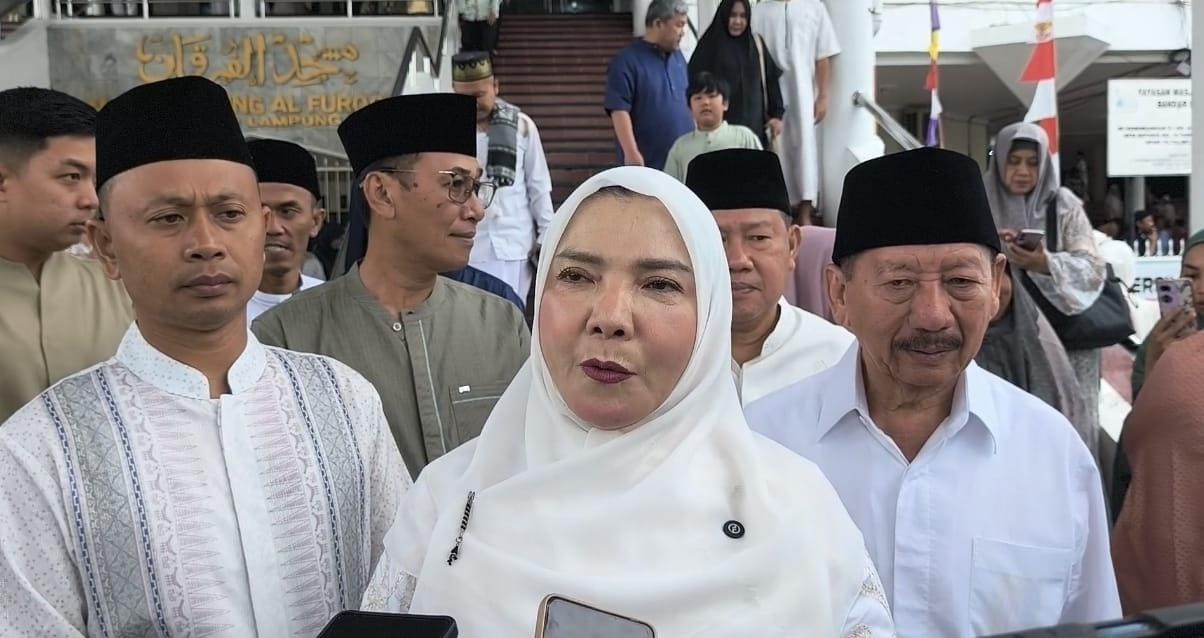 Momen Spesial Idul Fitri 1447 H, Bunda Eva Salat Id di Masjid Al-Furqon Bersama Keluarga