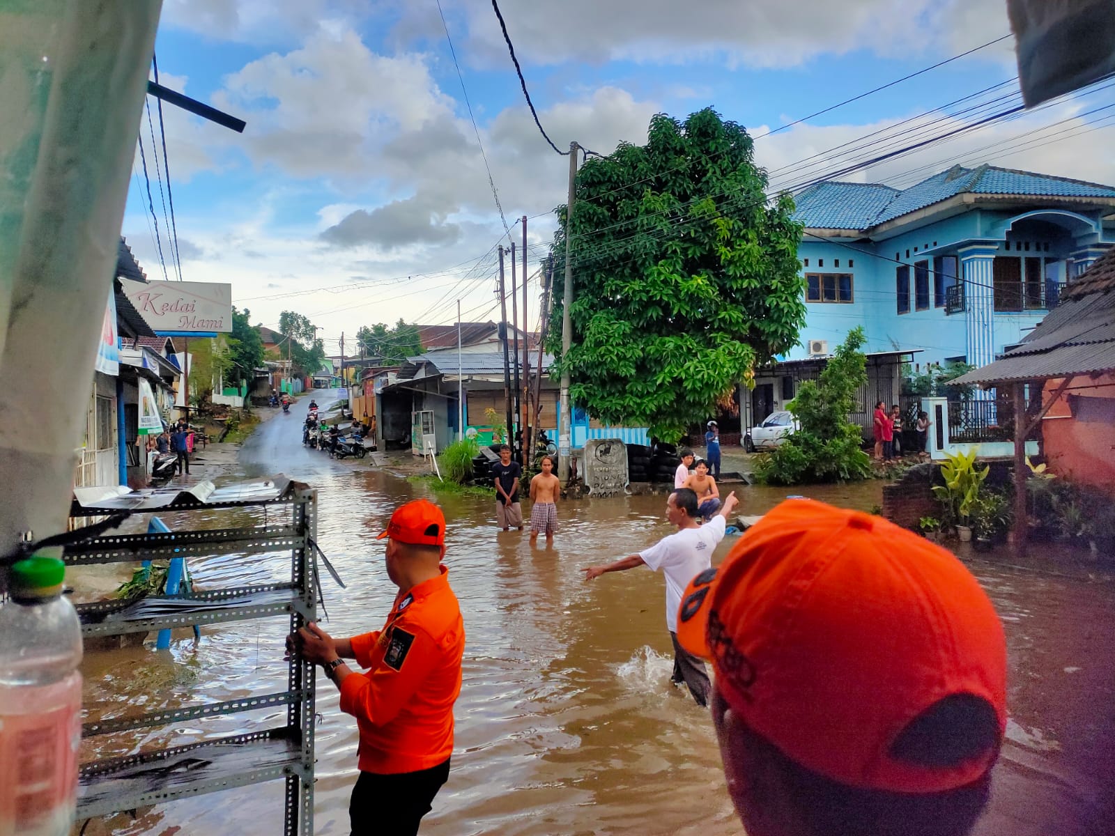 Hujan Deras, Banjir Rendam Dua Wilayah di Bandar Lampung