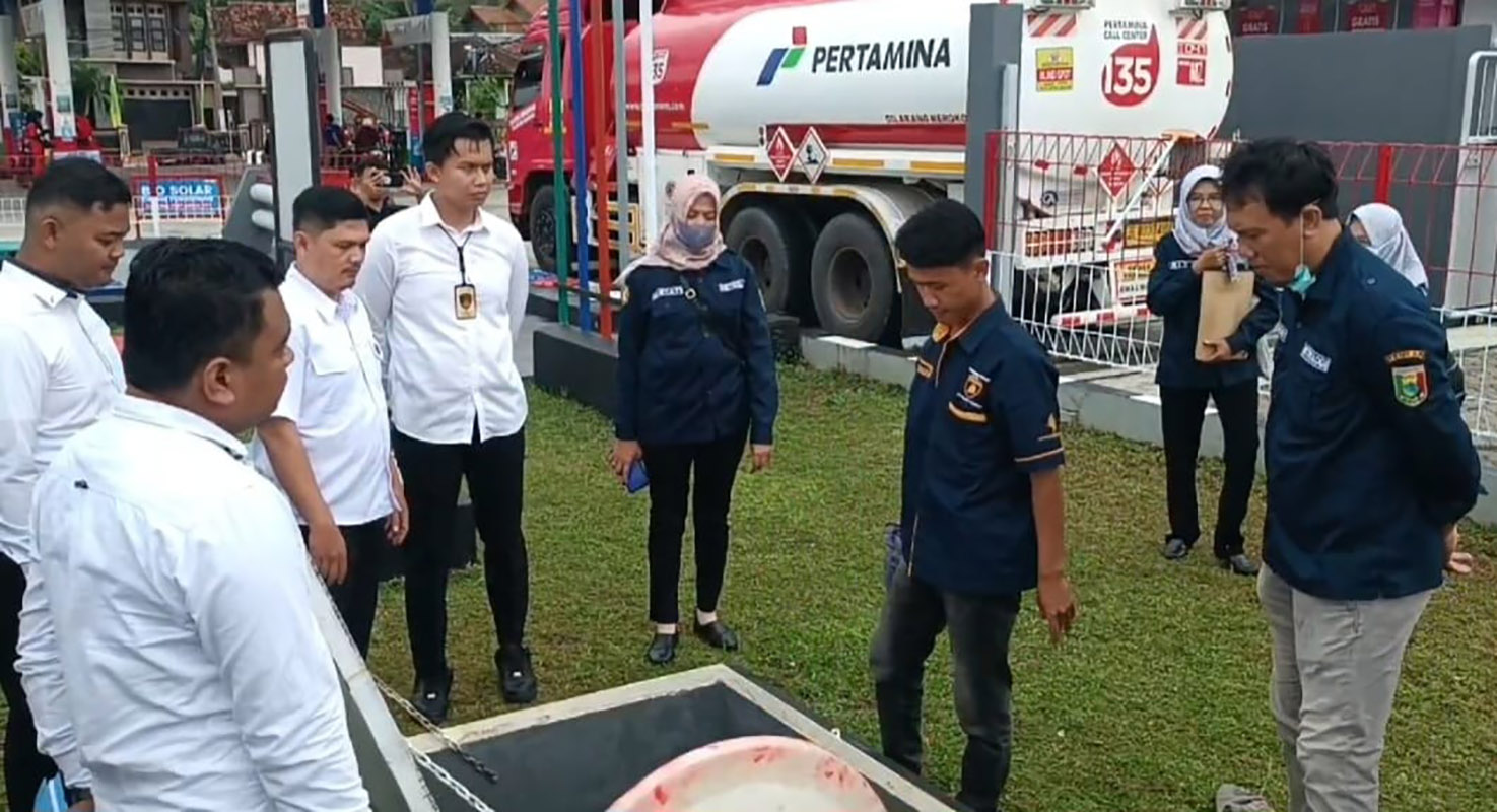 Polres-Diskoperindag Tanggamus Lampung Cek Tertib Ukur 7 SPBU di Jalinbar, Sementara Aman 