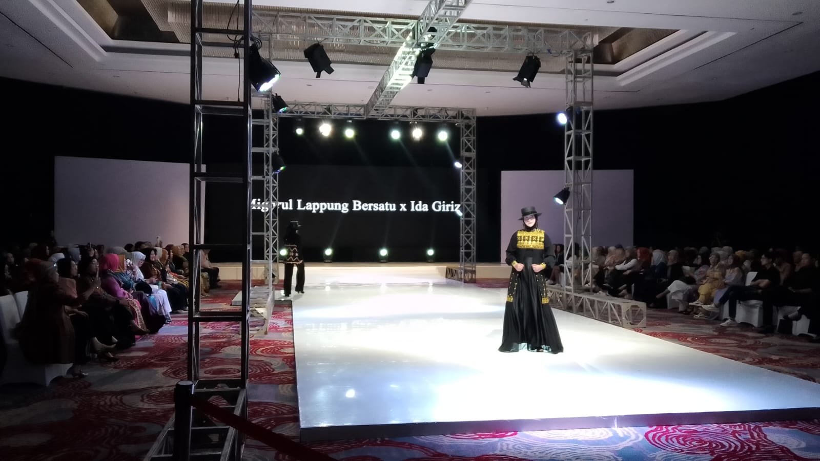 Pesona Dunia di Lampung Fashion Tendance 2025, Desainer Lokal dan Mancanegara Pamerkan Karya 